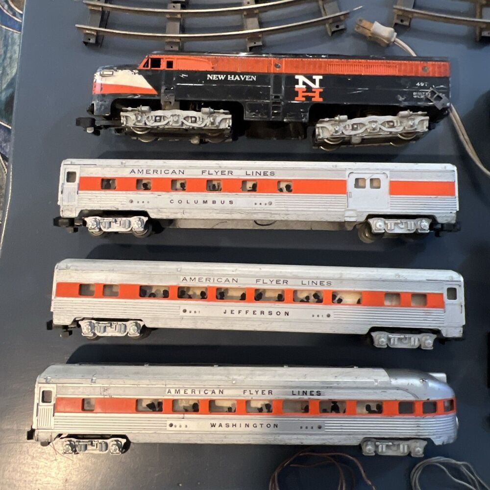 American Flyer S Gauge New Haven 497 Engine & Silver Orange Passenger Cars Set